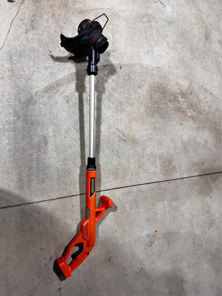 Black+Decker LST201 20V Max String Trimmer (Tool Only)