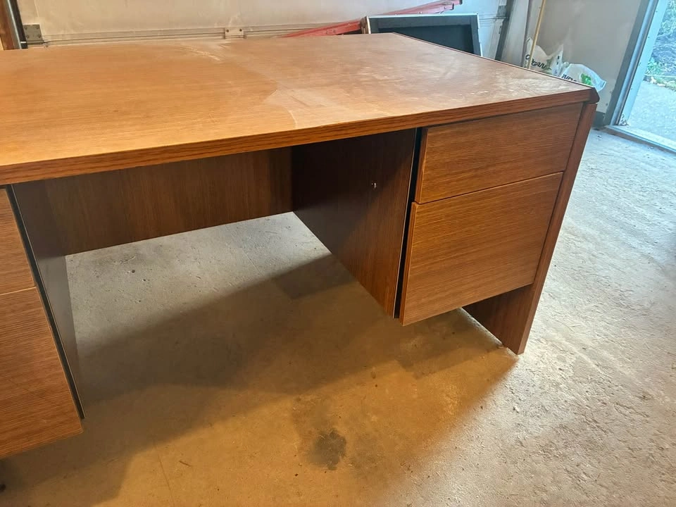 Modern Style Wood Executive Desk - photo 2