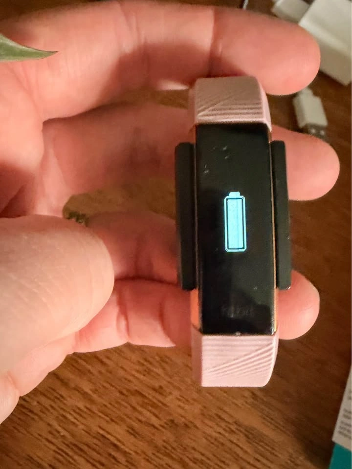 Fitbit Alta HR - photo 2