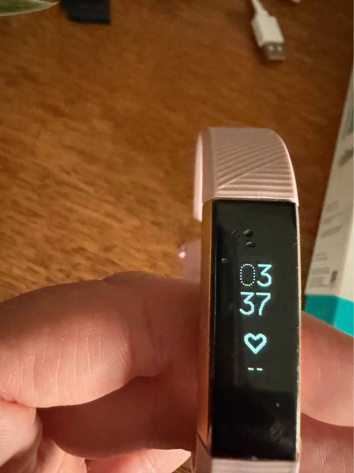 Fitbit Alta HR - photo 3