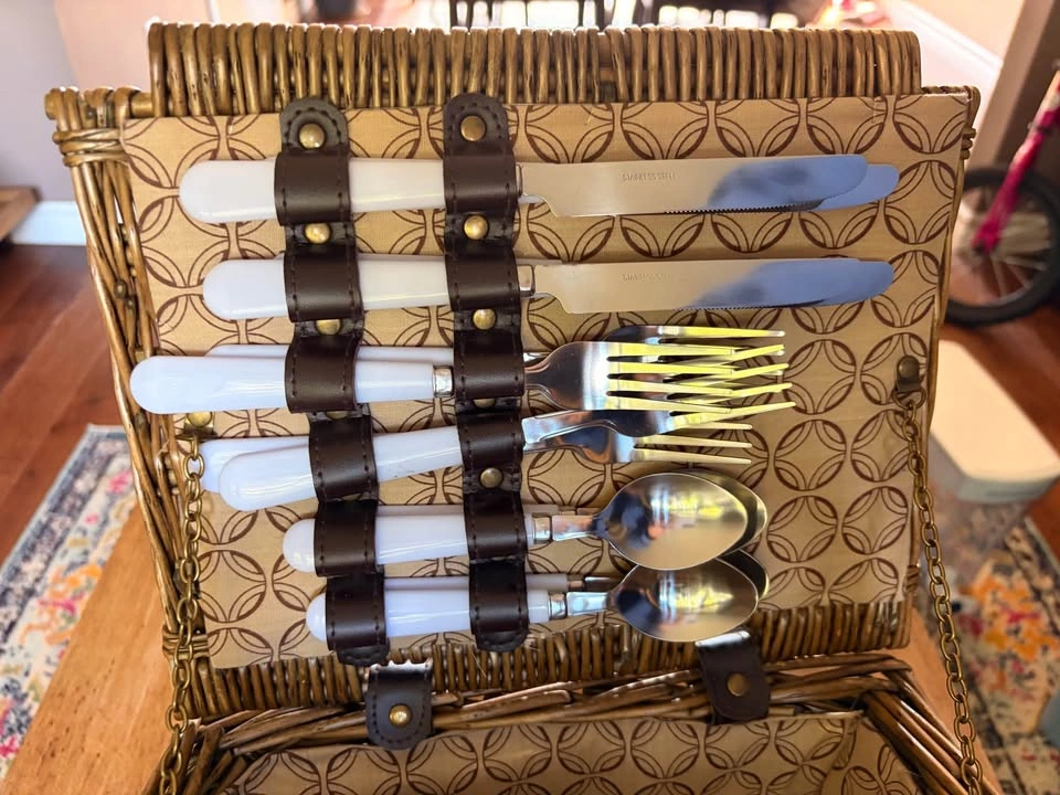 Wicker Picnic Basket Set for 4 - photo 4
