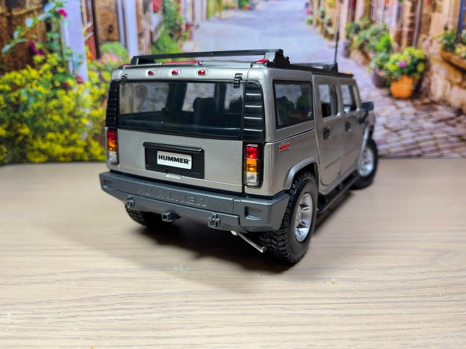 1:18 New with BOX Hummer H2 SUV Diecast model car - photo 4