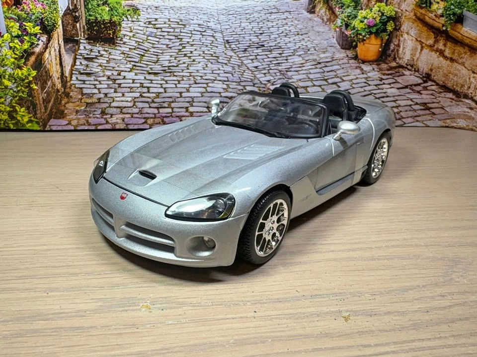1:18 2003 Dodge Viper SRT-10 Diecast Model