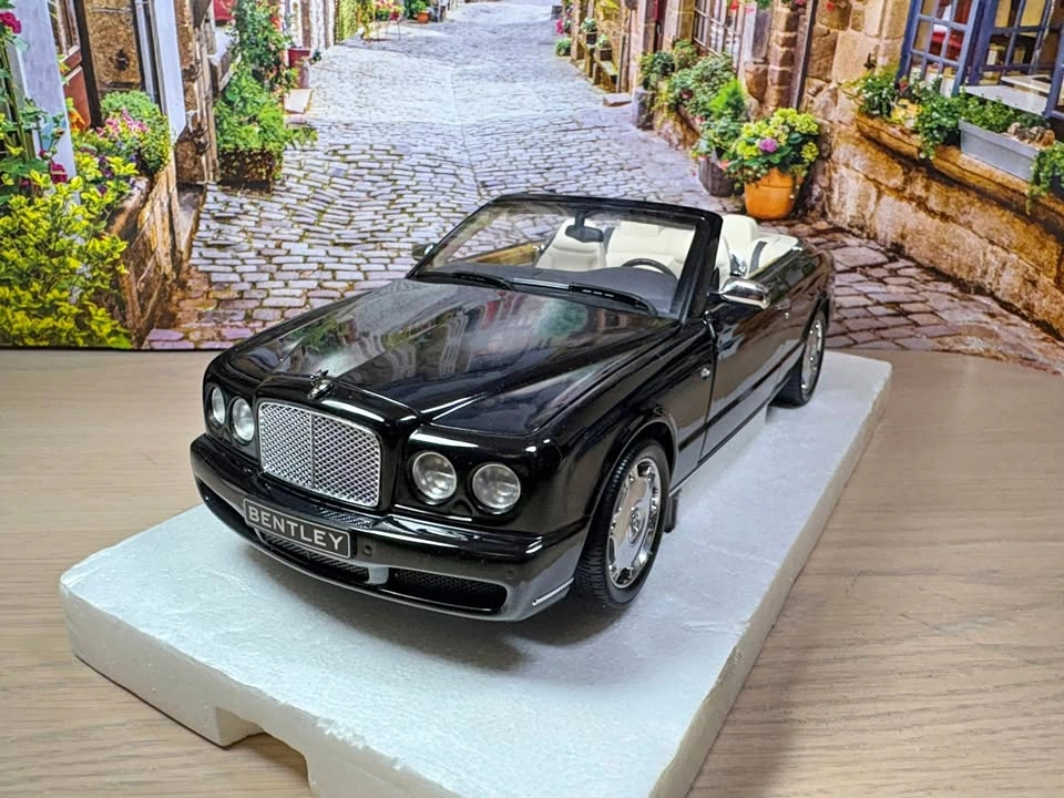 1:18 Minichamps Bentley Azure Convertible (2006) Diecast Model