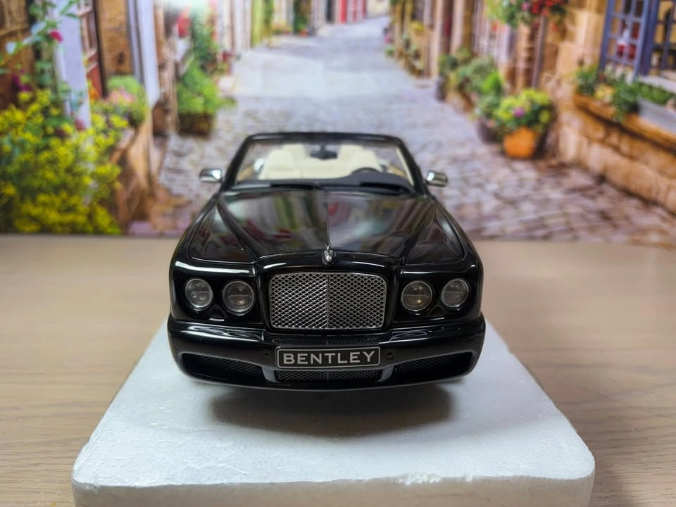1:18 Minichamps Bentley Azure Convertible (2006) Diecast Model - photo 2