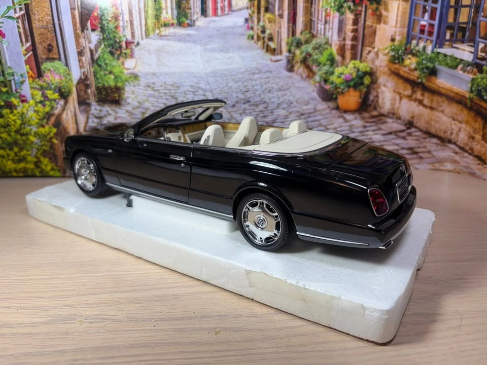 1:18 Minichamps Bentley Azure Convertible (2006) Diecast Model - photo 5