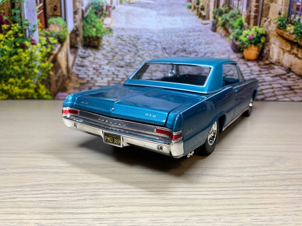 1:18 1965 Pontiac GTO Hurst Edition diecast model New with Box - photo 4