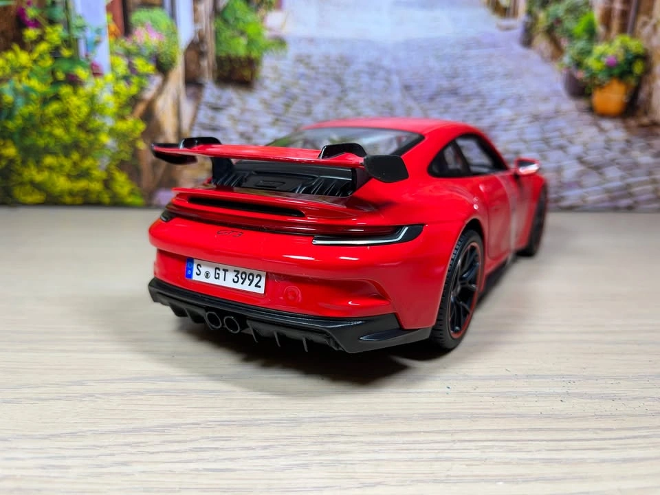 1:18 2022 Porsche 911 GT3 (992) Red Diecast Model Car - photo 4
