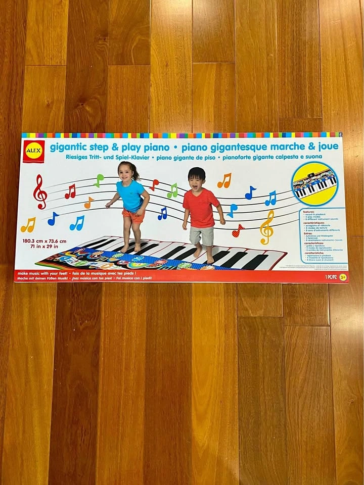 Alex Gigantic Step & Play Piano