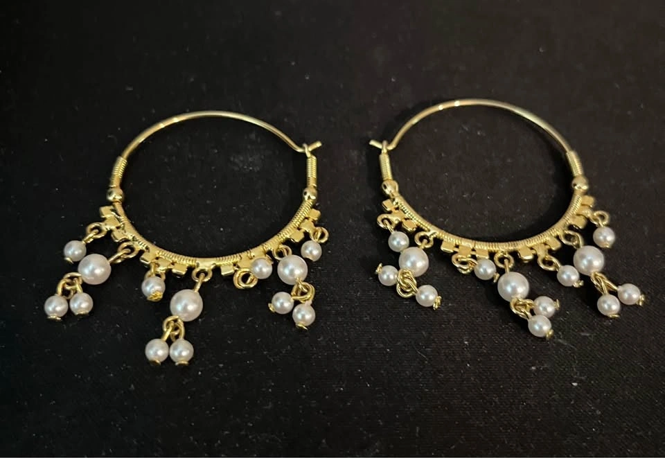Gold Tone Hoop earrings with pearls - photo 2