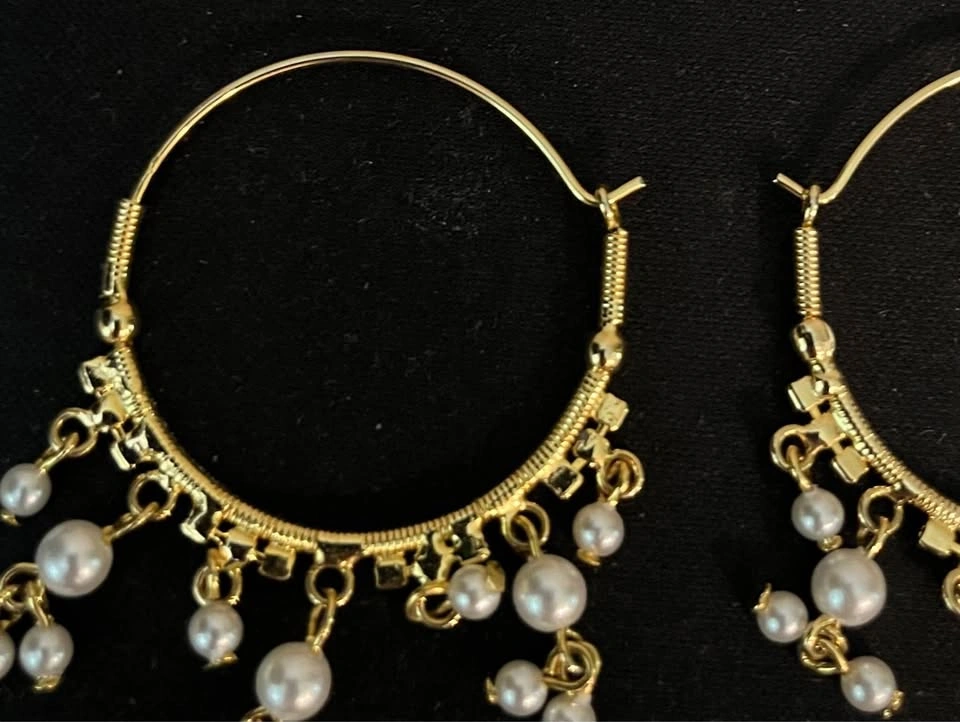 Gold Tone Hoop earrings with pearls - photo 3