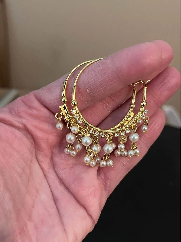 Gold Tone Hoop earrings with pearls - photo 5