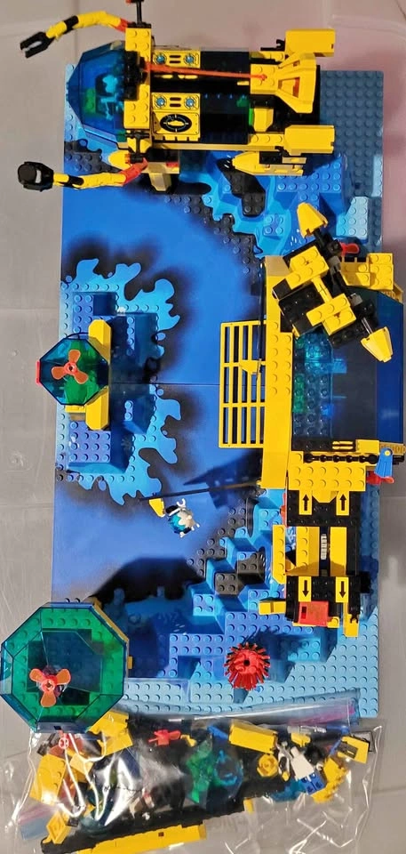 LEGO Aquanauts Neptune Discovery Lab (6195) 1995 80% Complete