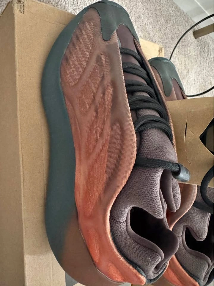 Adidas Yeezy 700 V3 Copper Fade US 10