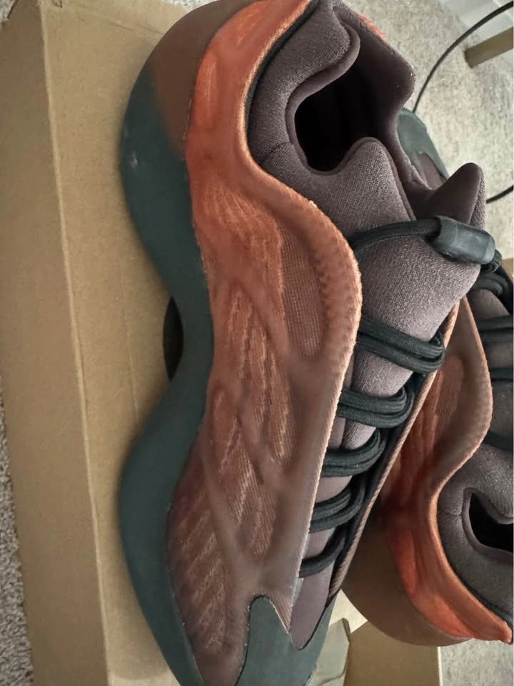Adidas Yeezy 700 V3 Copper Fade US 10 - photo 2