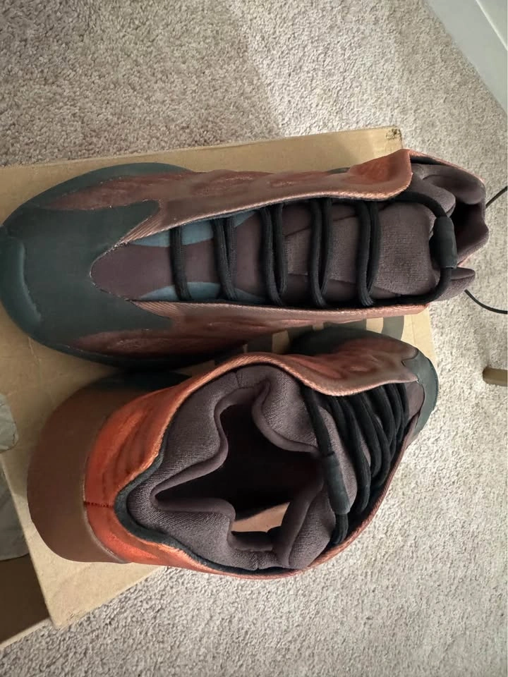Adidas Yeezy 700 V3 Copper Fade US 10 - photo 3