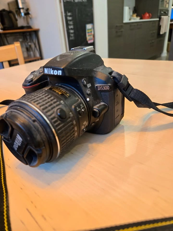 Nikon D5300 with 18-55mm lens - photo 2