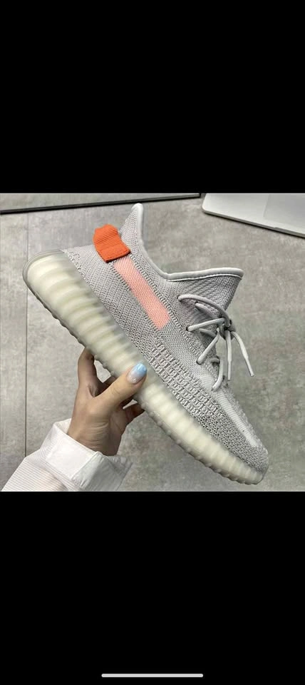 Sport shoes