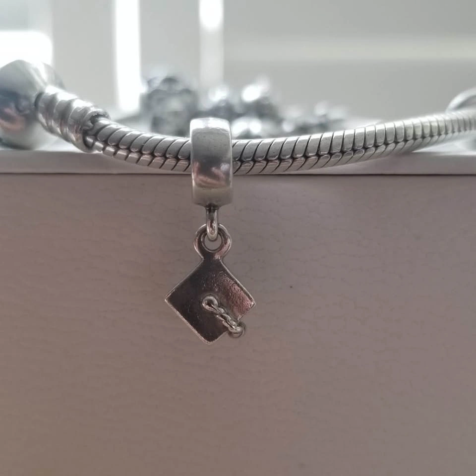 Pandora graduation cap - photo 2