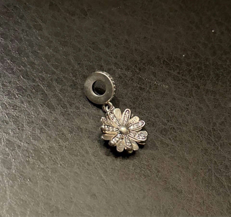 Pandora Sparkling Daisy Flower Dangle Charm - photo 2