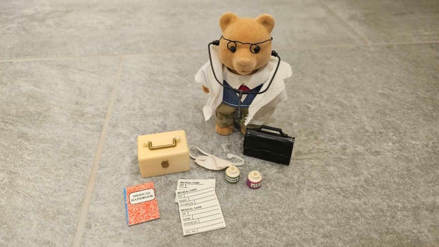 Tomy Sylvanian Families Dr. Murdoch Bear