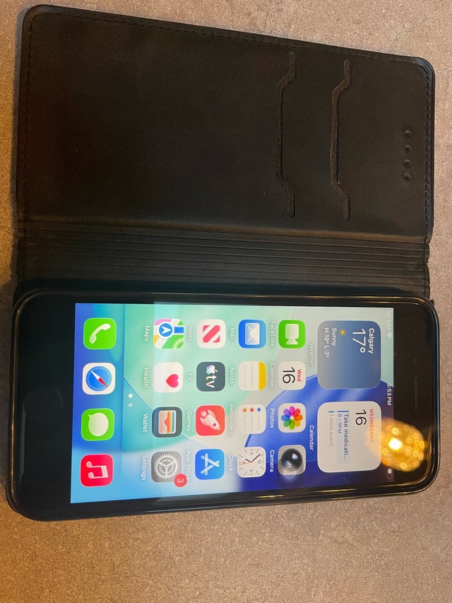 iPhone SE (2020) - photo 4