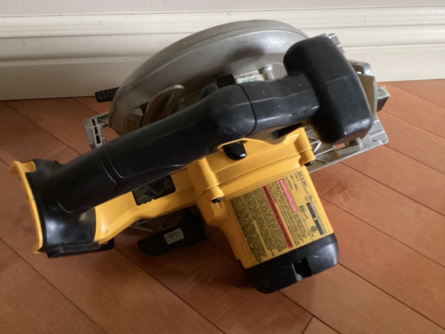 Dewalt 20v Saw (Tool Only) - photo 2
