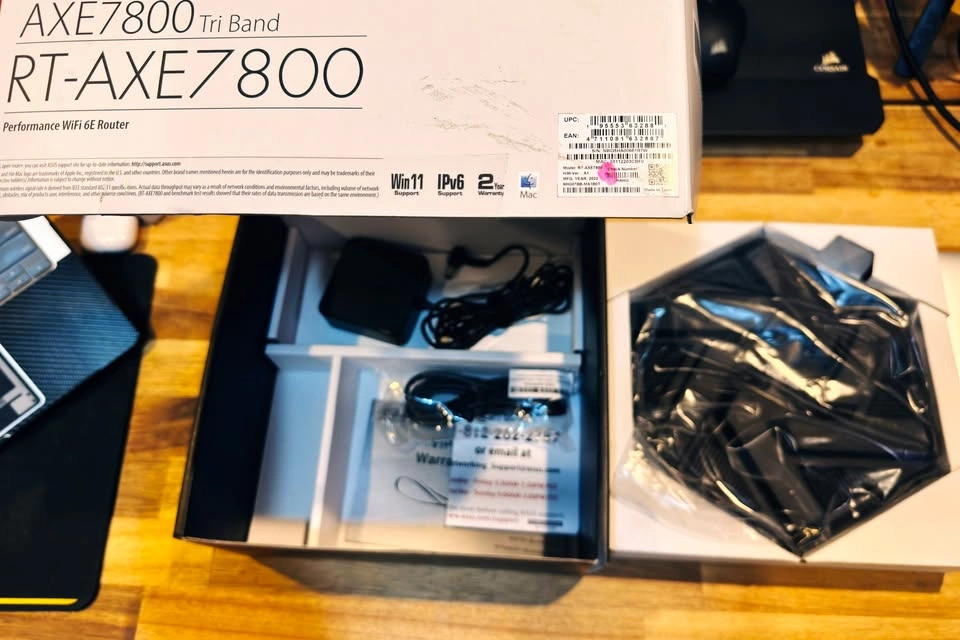 ASUS RT-AXE7800 tri-band WiFi 6E router - photo 2