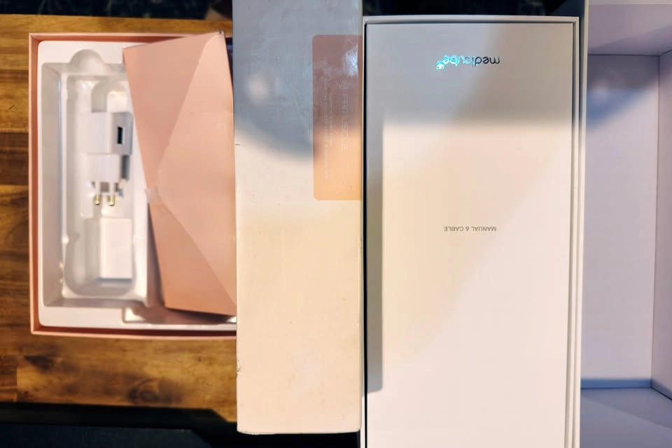 K-Beauty Device Set: EOS, Medicube, and Famucle - photo 3