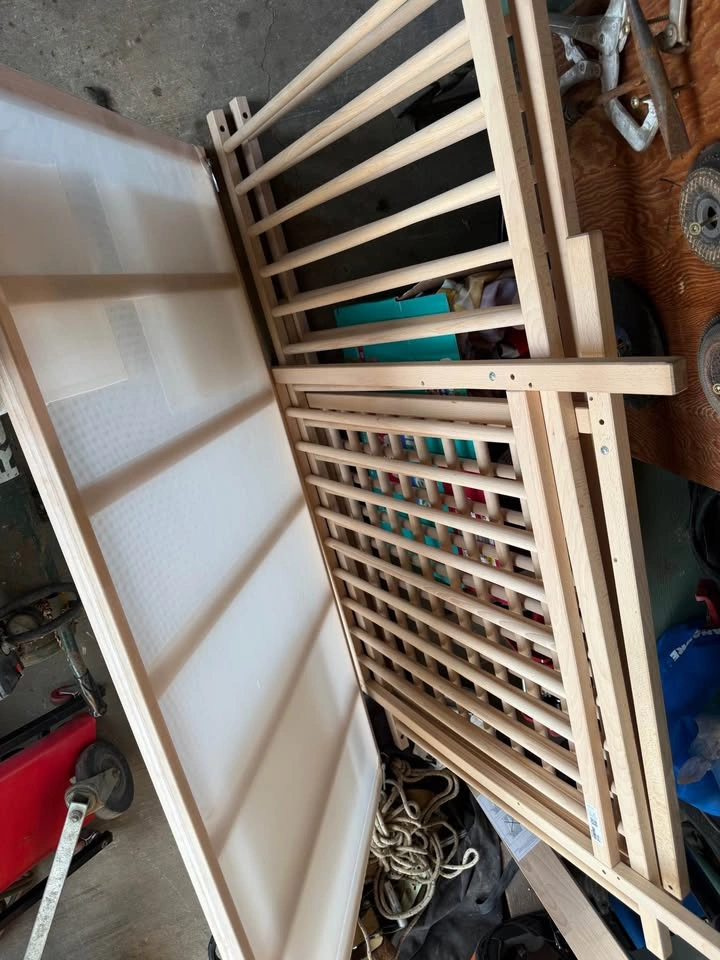 Wooden baby crib- excellent condition - photo 2