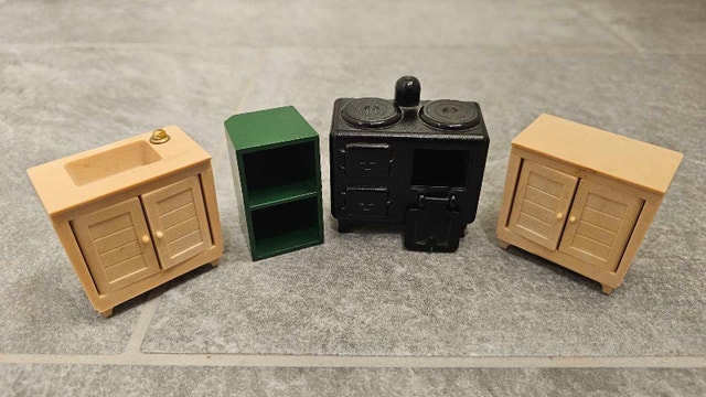 Tomy Sylvanian Families Country Kitchen Units