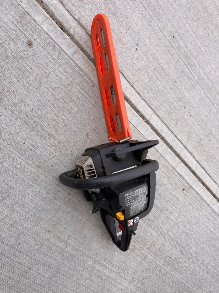 McCulloch PowerMac PM425AV-18 Chainsaw – 38cc / 18" (Sold As-Is) - photo 3