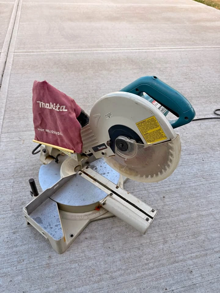 Makita LS1011 10" Slide Compound Miter Saw