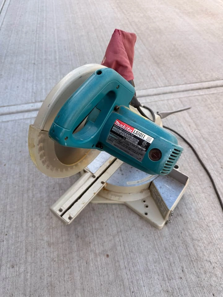 Makita LS1011 10" Slide Compound Miter Saw - photo 2
