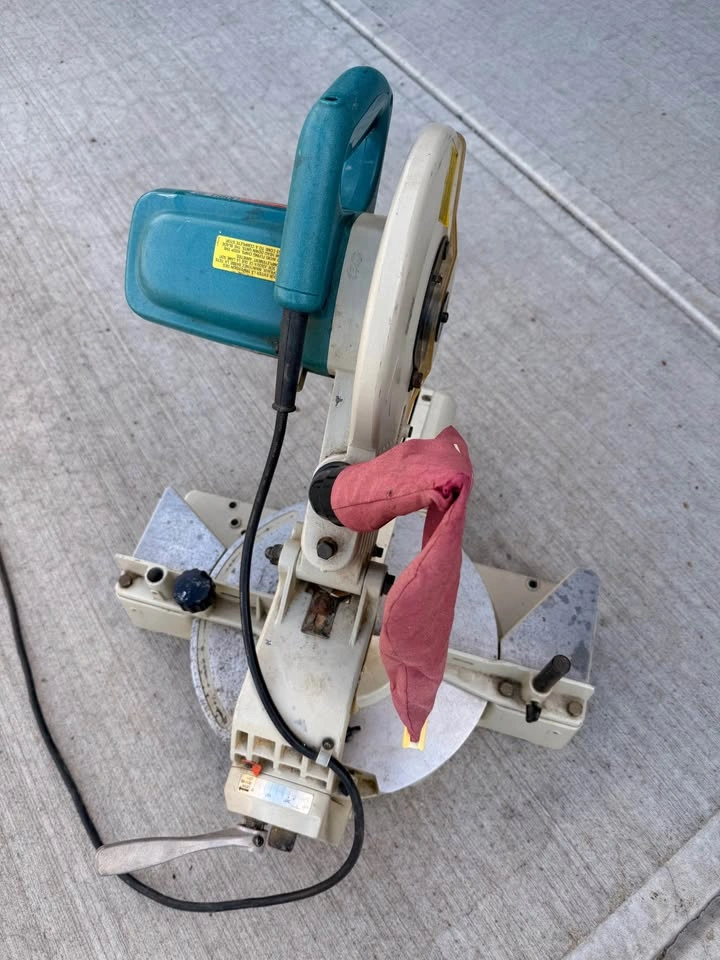 Makita LS1011 10" Slide Compound Miter Saw - photo 3