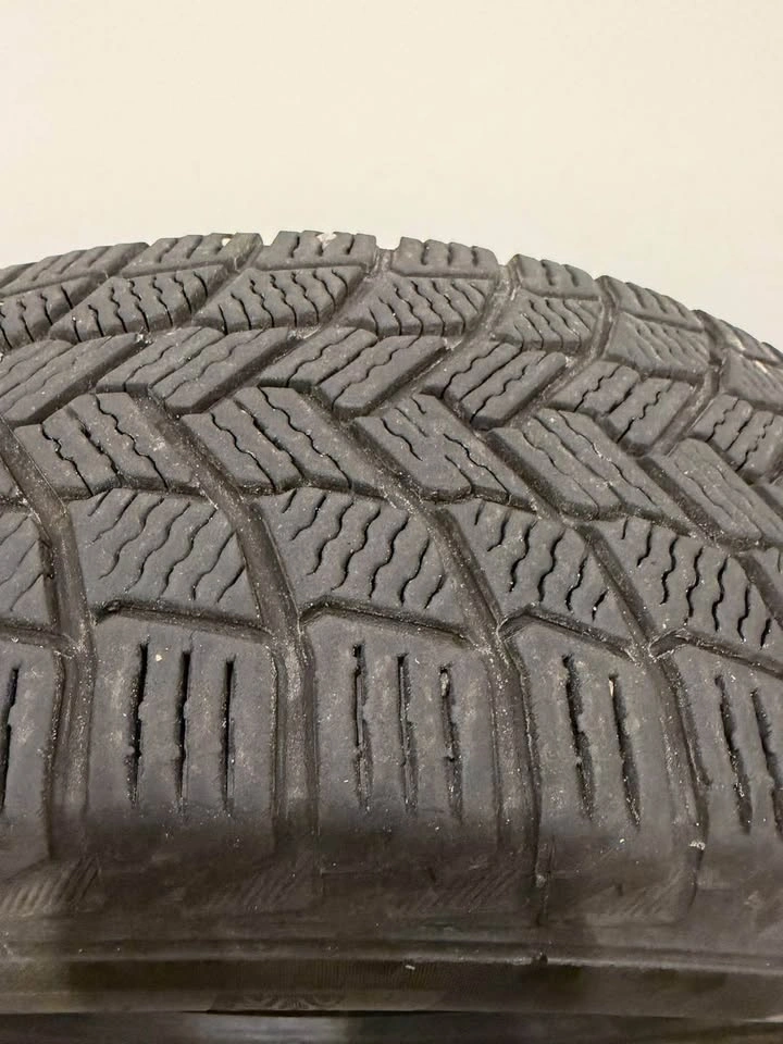 Set of 4 Michelin X-ice Snow 205/60/16 - photo 3