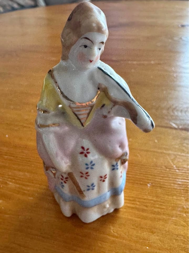 Vintage "Made in Occupied Japan" Porcelain Figurine - Lady with
