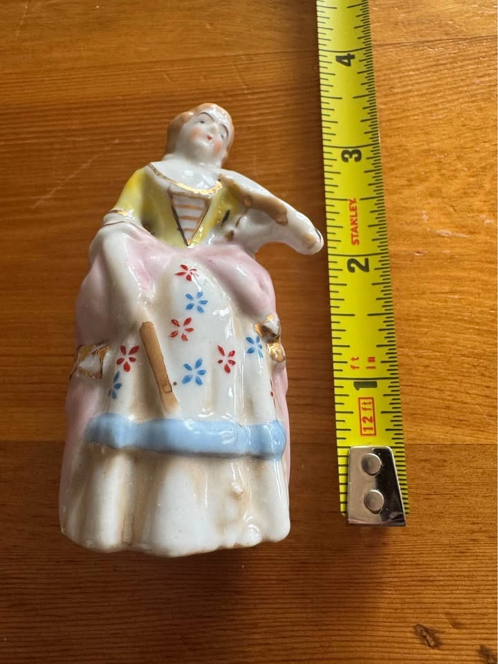 Vintage "Made in Occupied Japan" Porcelain Figurine - Lady with - photo 2