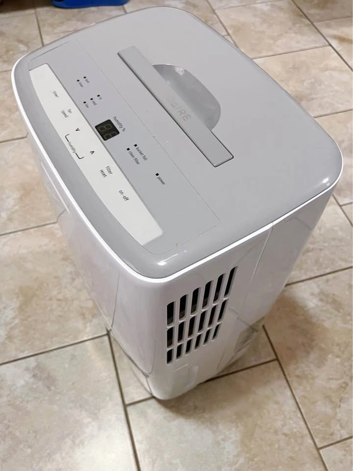 Frigidaire 30-Pint Dehumidifier (Model FFAD3033R1) - photo 3