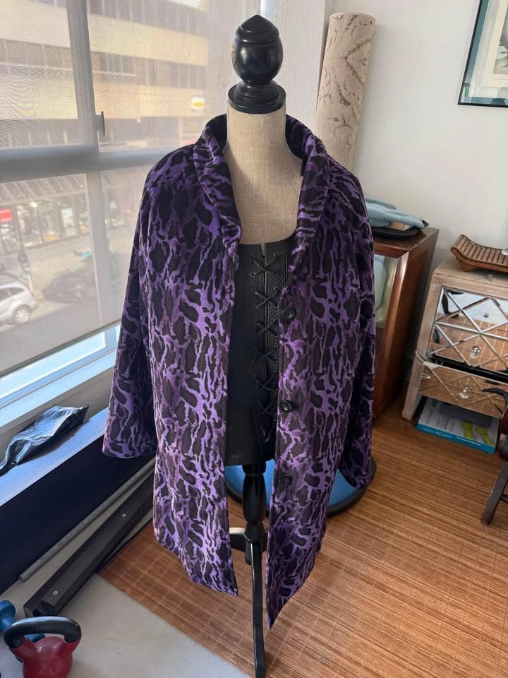 Halloween amazing fuzzy purple leopard print coat - photo 2