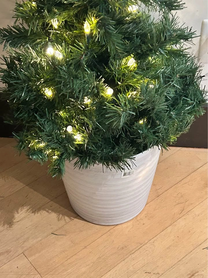 3 ft Pre-lit Artificial Potted Christmas Tree - photo 2