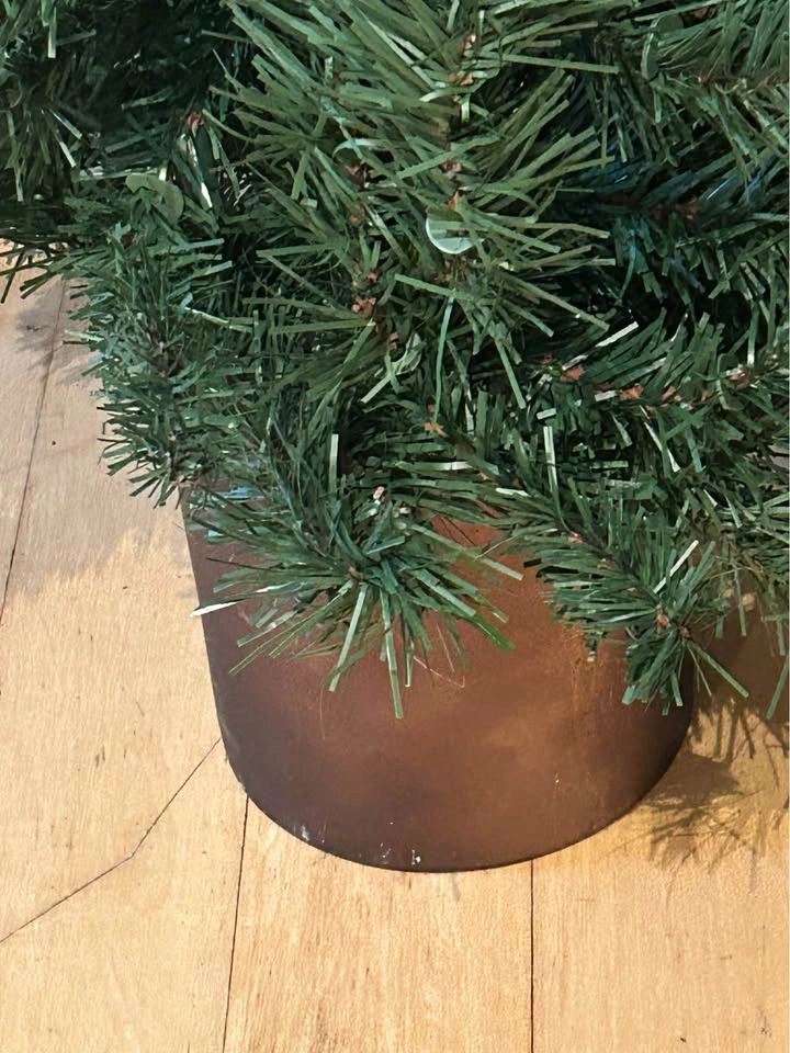 30“ Potted Artificial Christmas Tree in ceramic pot - photo 2