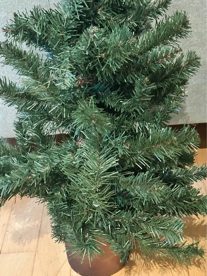 30“ Potted Artificial Christmas Tree in ceramic pot - photo 3