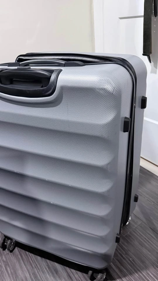 Large grey suitcase - photo 5