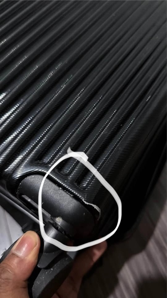 Black Hardshell Spinner Suitcase size medium - photo 2