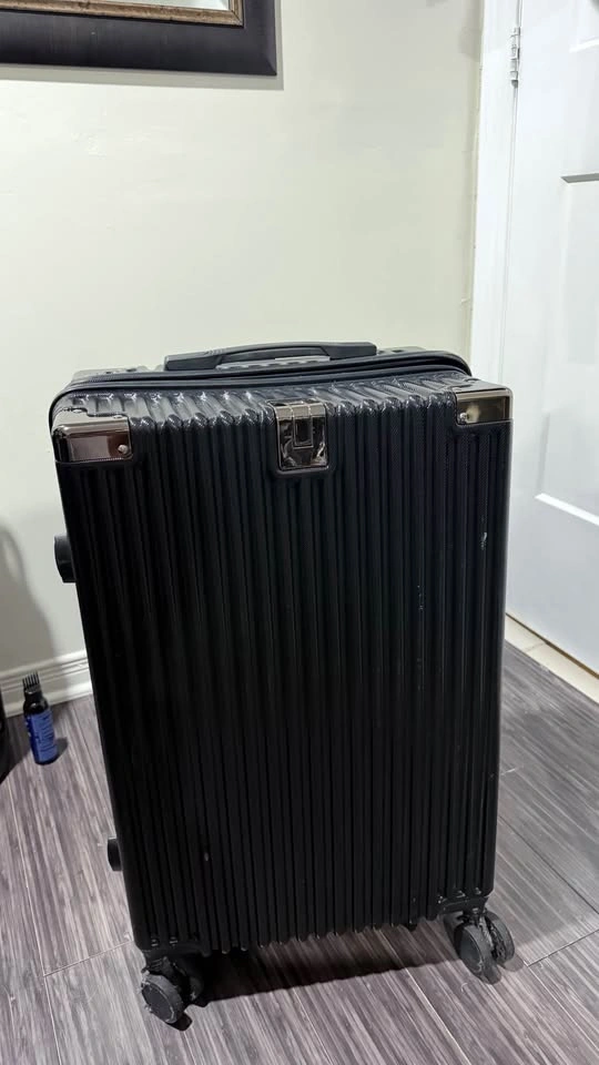 Black Hardshell Spinner Suitcase size medium - photo 5