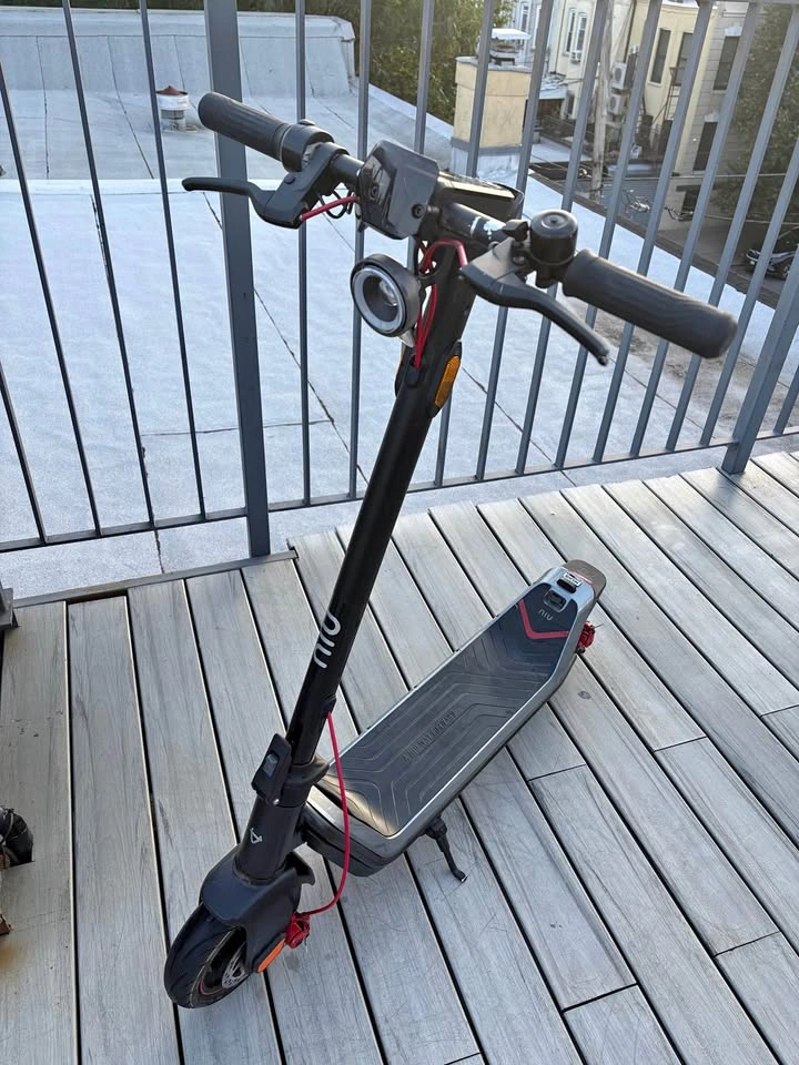 NIU KQi3 Max Foldable Electric Scooter