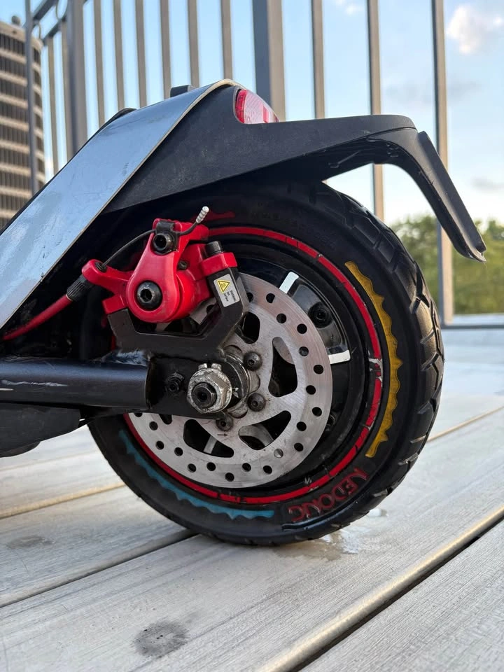 NIU KQi3 Max Foldable Electric Scooter - photo 3