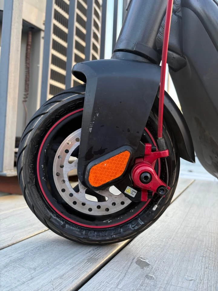 NIU KQi3 Max Foldable Electric Scooter - photo 4