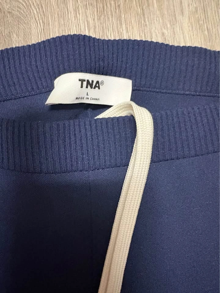 Aritzia navy micro shorts - photo 2